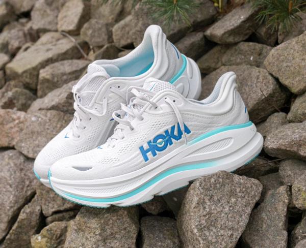 6a97c6fdd4b9f6.jpg Hoka One One Bondi 9 White Blue – First Copy - Image 1